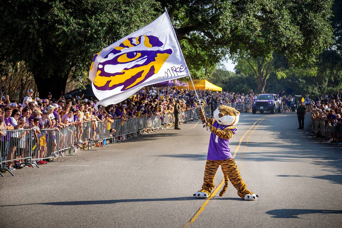 Mike the Tiger waves a flag Mike the Tiger waves a flag