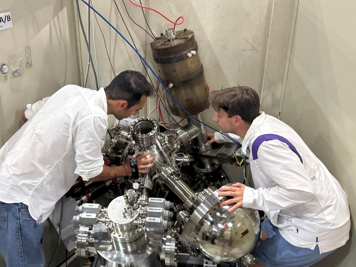 LSU students and EUV beamline